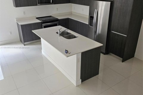 Touwnhouse à louer à Miami, Floride: 3 chambres, 164.99 m2 № 1955175 - photo 4