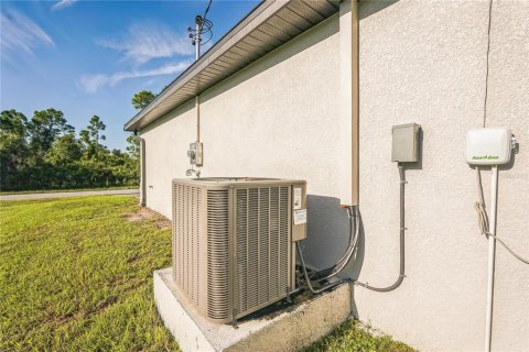 Casa en venta en Port Charlotte, Florida, 4 dormitorios, 170.94 m2 № 1917983 - foto 12