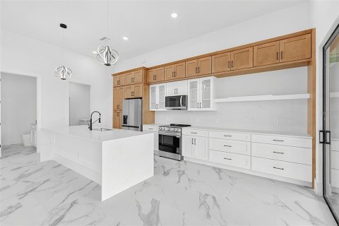House in Port Charlotte, Florida 3 bedrooms, 200.85 sq.m. № 2116636 - photo 6