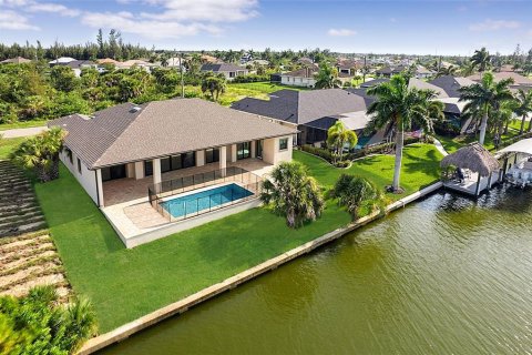 House in Port Charlotte, Florida 3 bedrooms, 200.85 sq.m. № 2116636 - photo 9