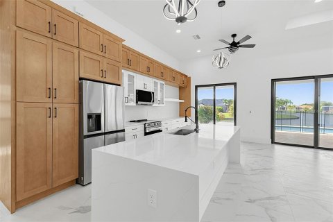House in Port Charlotte, Florida 3 bedrooms, 200.85 sq.m. № 2116636 - photo 24