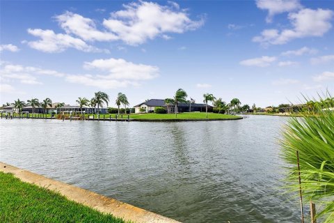 House in Port Charlotte, Florida 3 bedrooms, 200.85 sq.m. № 2116636 - photo 14