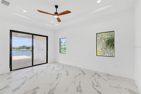 House in Port Charlotte, Florida 3 bedrooms, 200.85 sq.m. № 2116636 - photo 28