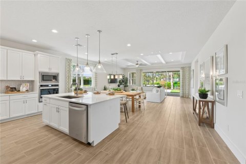 Villa ou maison à vendre à Apopka, Floride: 4 chambres, 215.25 m2 № 2197961 - photo 4