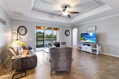Casa en venta en Kissimmee, Florida, 4 dormitorios, 210.89 m2 № 1914943 - foto 9