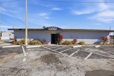 Commercial property in Saint Petersburg, Florida 443.14 sq.m. № 2106015 - photo 2