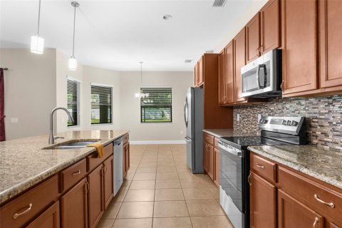 Casa en venta en Spring Hill, Florida, 4 dormitorios, 349.03 m2 № 1902993 - foto 17