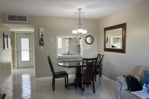 Condo in Lauderdale Lakes, Florida, 1 bedroom  № 1871411 - photo 2