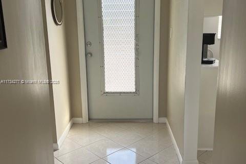 Condo in Lauderdale Lakes, Florida, 1 bedroom  № 1871411 - photo 11