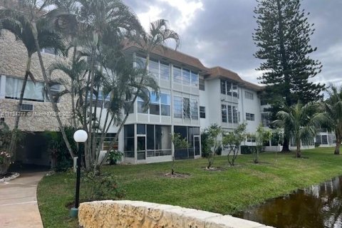 Condo in Lauderdale Lakes, Florida, 1 bedroom  № 1871411 - photo 7