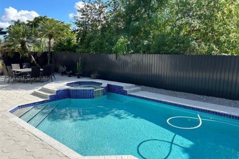 House in Miami, Florida 4 bedrooms, 232.63 sq.m. № 1950743 - photo 18