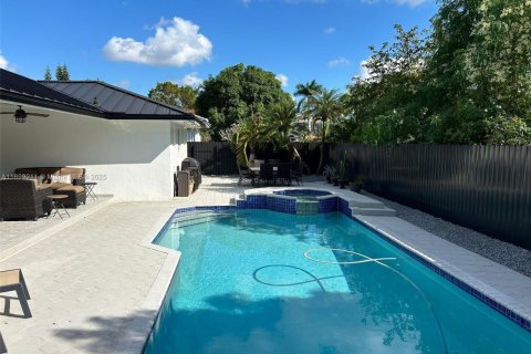 House in Miami, Florida 4 bedrooms, 232.63 sq.m. № 1950743 - photo 19