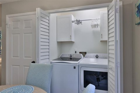 House in New Smyrna Beach, Florida 2 bedrooms, 100.98 sq.m. № 1841539 - photo 15