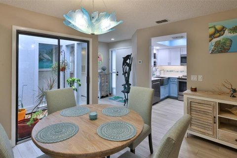House in New Smyrna Beach, Florida 2 bedrooms, 100.98 sq.m. № 1841539 - photo 5