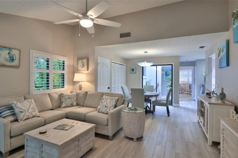 House in New Smyrna Beach, Florida 2 bedrooms, 100.98 sq.m. № 1841539 - photo 3