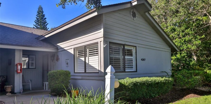 House in New Smyrna Beach, Florida 2 bedrooms, 100.98 sq.m. № 1841539