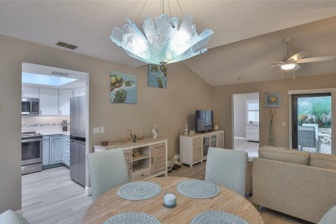 House in New Smyrna Beach, Florida 2 bedrooms, 100.98 sq.m. № 1841539 - photo 18