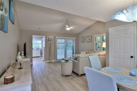 House in New Smyrna Beach, Florida 2 bedrooms, 100.98 sq.m. № 1841539 - photo 4
