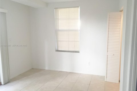 Condominio en alquiler en Miami, Florida, 3 dormitorios, 117.99 m2 № 1984148 - foto 21