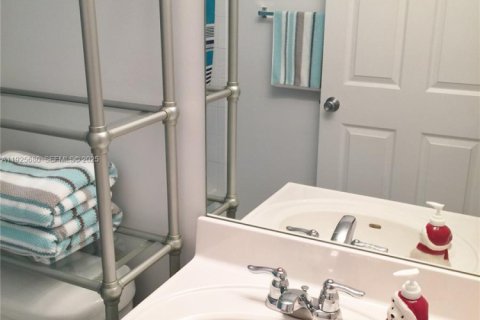 Condominio en alquiler en Miami, Florida, 3 dormitorios, 117.99 m2 № 1984148 - foto 17