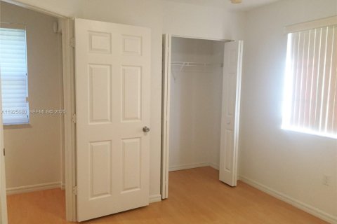 Condominio en alquiler en Miami, Florida, 3 dormitorios, 117.99 m2 № 1984148 - foto 9