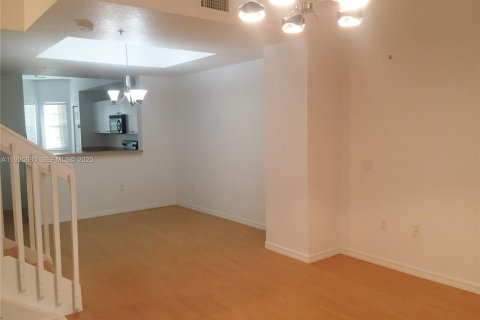 Condominio en alquiler en Miami, Florida, 3 dormitorios, 117.99 m2 № 1984148 - foto 7