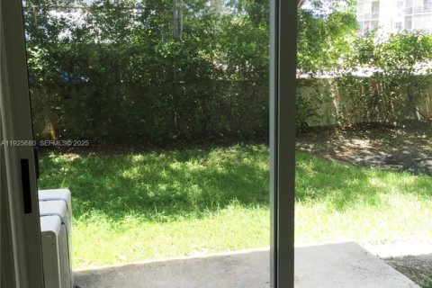 Condominio en alquiler en Miami, Florida, 3 dormitorios, 117.99 m2 № 1984148 - foto 28