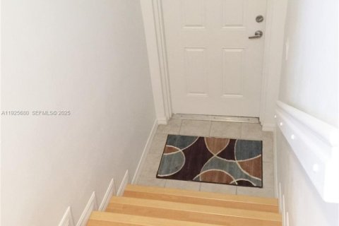 Condominio en alquiler en Miami, Florida, 3 dormitorios, 117.99 m2 № 1984148 - foto 19