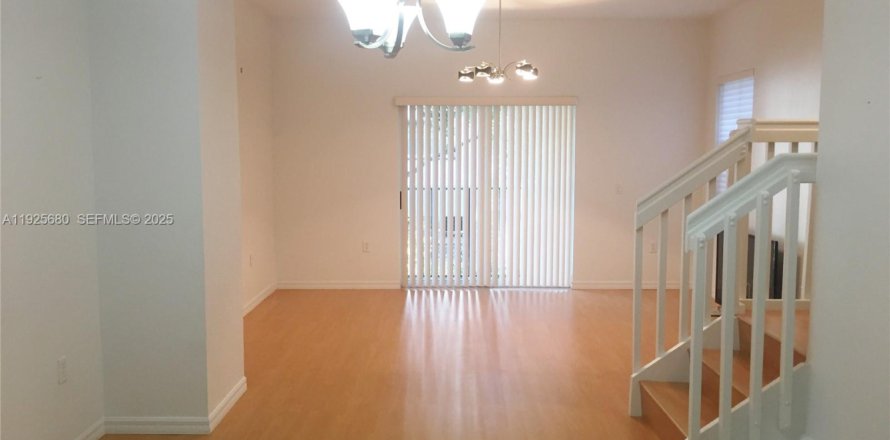 Condominio en Miami, Florida, 3 dormitorios  № 1984148