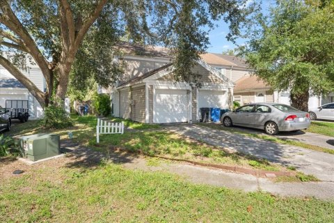 Townhouse in Tampa, Florida 2 bedrooms, 89.19 sq.m. № 2430400 - photo 2