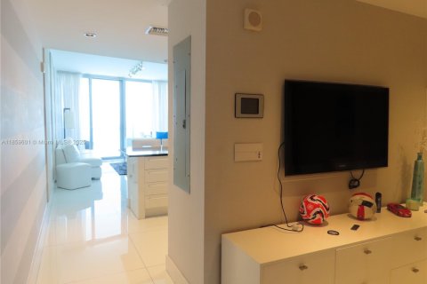 Condo in Sunny Isles Beach, Florida, 1 bedroom  № 1888221 - photo 10