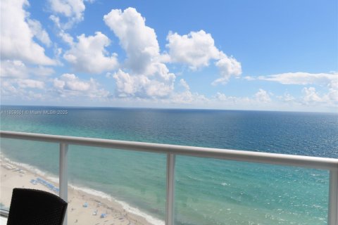 Condo in Sunny Isles Beach, Florida, 1 bedroom  № 1888221 - photo 1