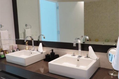 Condo in Sunny Isles Beach, Florida, 1 bedroom  № 1888221 - photo 29