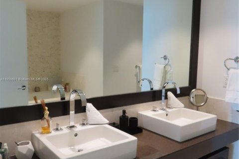 Condo in Sunny Isles Beach, Florida, 1 bedroom  № 1888221 - photo 25