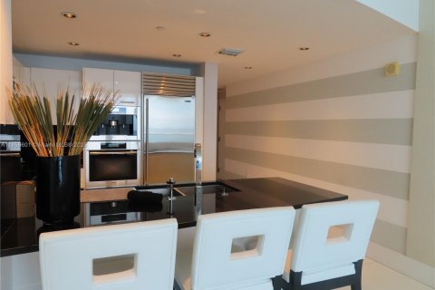 Condo in Sunny Isles Beach, Florida, 1 bedroom  № 1888221 - photo 15