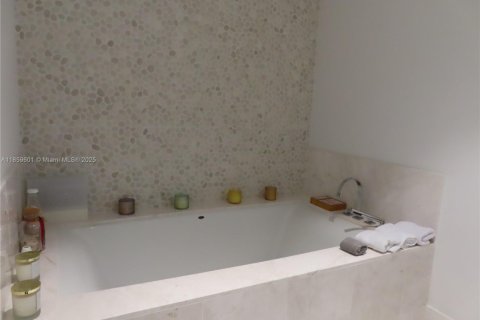 Condo in Sunny Isles Beach, Florida, 1 bedroom  № 1888221 - photo 28
