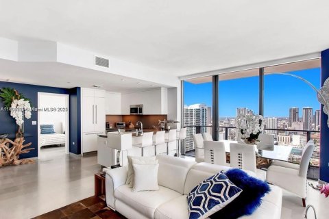 Condominio en venta en Miami, Florida, 2 dormitorios, 117.52 m2 № 1735680 - foto 2