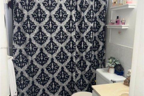 Condominio en alquiler en Hialeah, Florida, 2 dormitorios, 80.82 m2 № 2008247 - foto 3