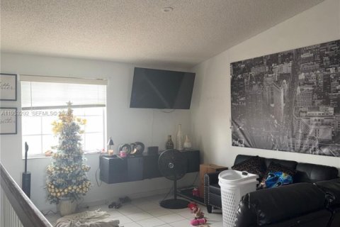 Condominio en Hialeah, Florida, 2 dormitorios  № 2008247