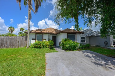 House in Florida City, Florida 4 bedrooms, 103.68 sq.m. № 1882035 - photo 5