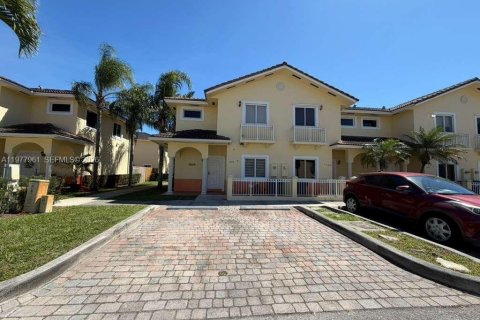 Townhouse in Hialeah, Florida 2 bedrooms, 106.84 sq.m. № 2043101