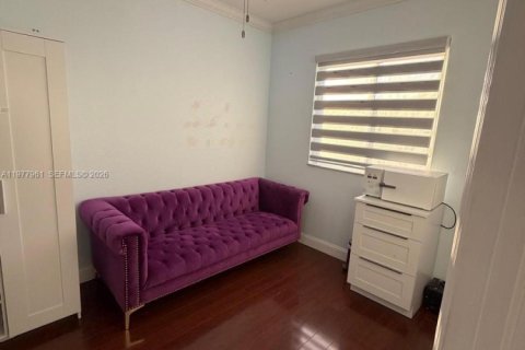 Townhouse in Hialeah, Florida 2 bedrooms, 106.84 sq.m. № 2043101 - photo 4