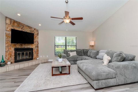 House in Tampa, Florida 3 bedrooms, 177.35 sq.m. № 1718707 - photo 28