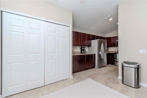 House in Tampa, Florida 3 bedrooms, 177.35 sq.m. № 1718707 - photo 24