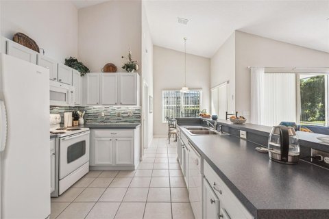 House in Davenport, Florida 3 bedrooms, 151.52 sq.m. № 2232884 - photo 12