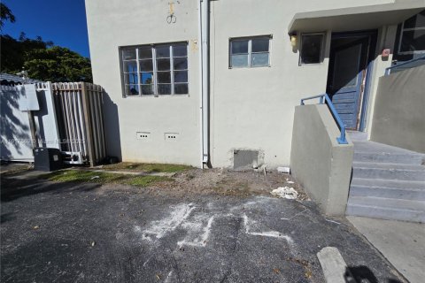 Condo in Miami Beach, Florida, 1 bedroom  № 2082593 - photo 17