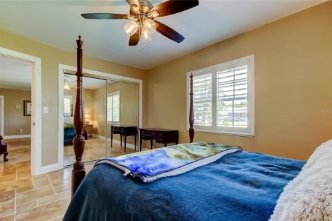 House in Saint Petersburg, Florida 3 bedrooms, 167.69 sq.m. № 2152194 - photo 6