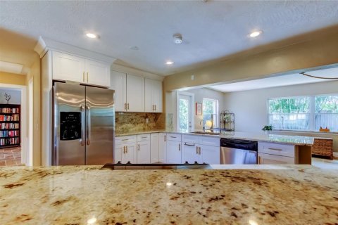 House in Saint Petersburg, Florida 3 bedrooms, 167.69 sq.m. № 2152194 - photo 30