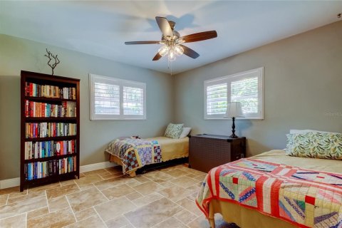House in Saint Petersburg, Florida 3 bedrooms, 167.69 sq.m. № 2152194 - photo 10