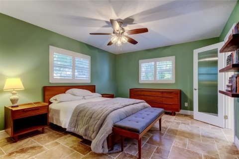 House in Saint Petersburg, Florida 3 bedrooms, 167.69 sq.m. № 2152194 - photo 13